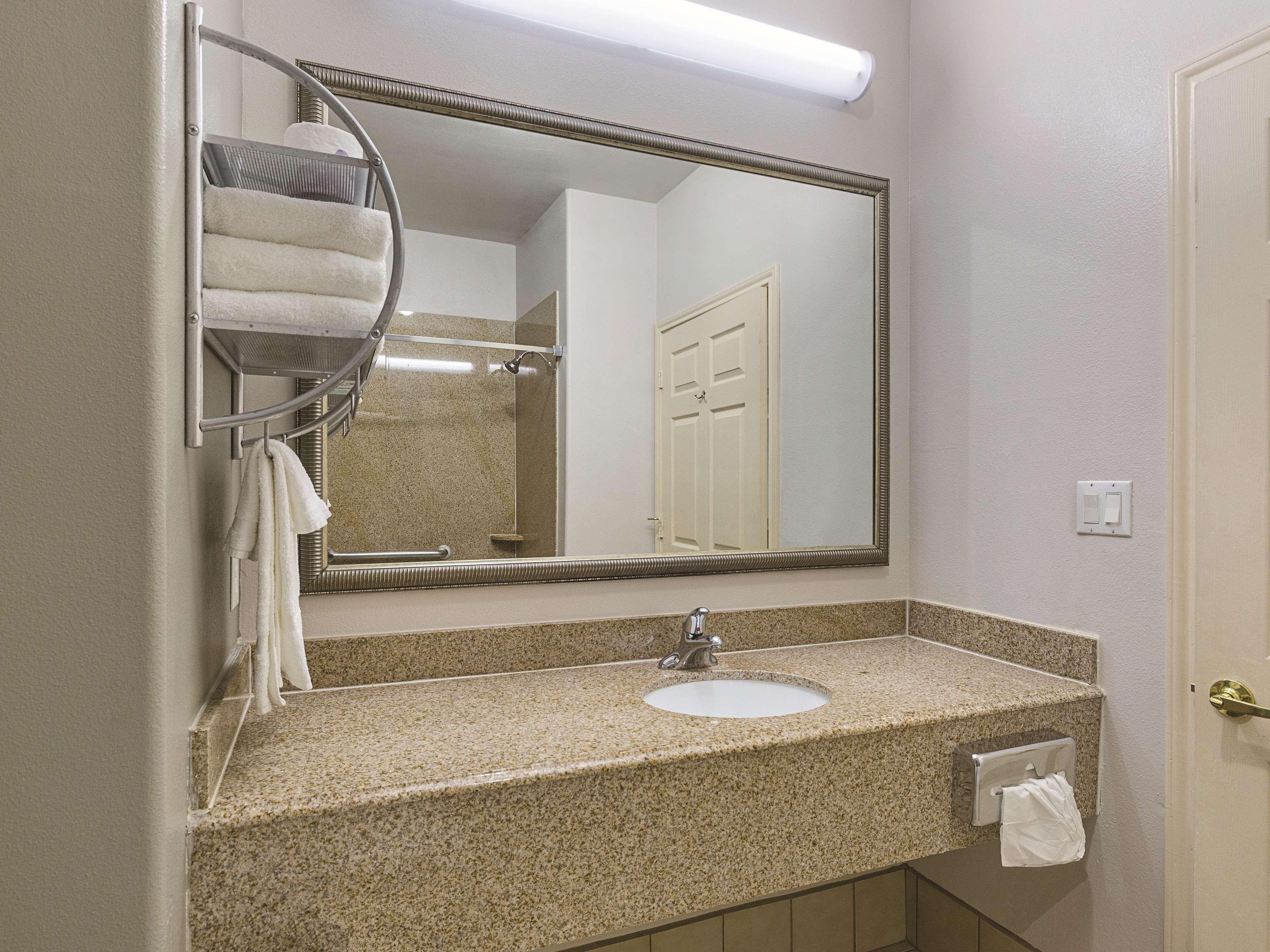 Hotel La Quinta By Wyndham Deer Park Esterno foto
