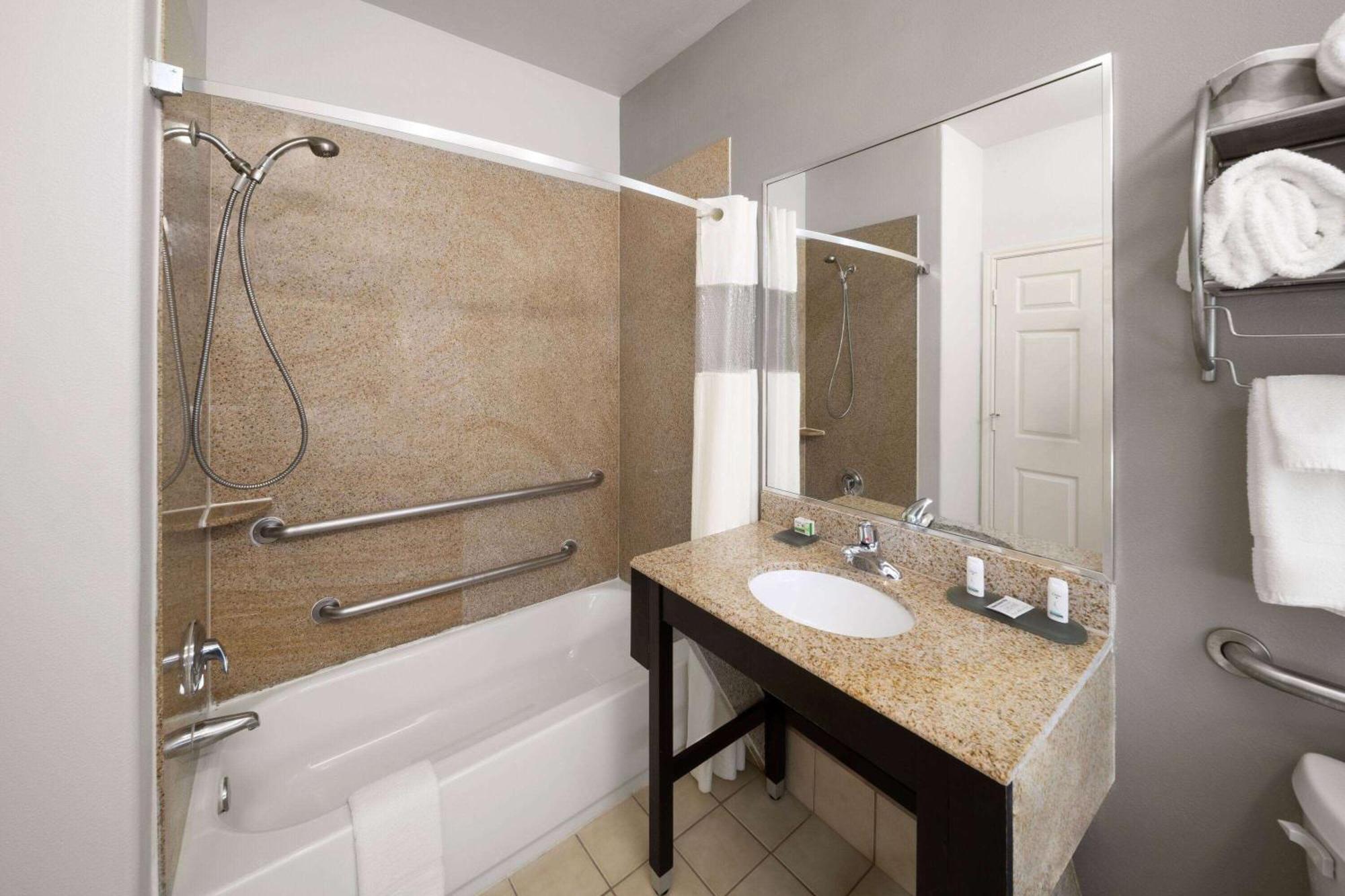 Hotel La Quinta By Wyndham Deer Park Esterno foto