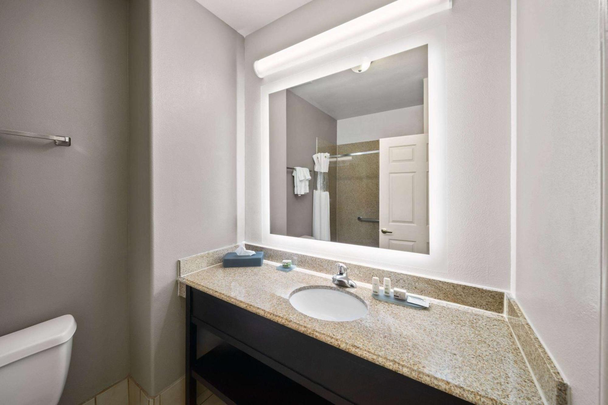 Hotel La Quinta By Wyndham Deer Park Esterno foto